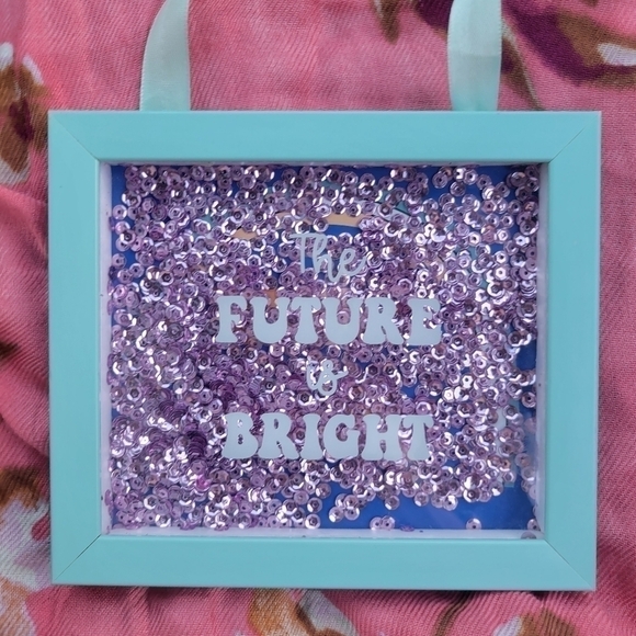 Wall Decor Hanger "The Future Is Bright" Shaker Snowglobe Style Size 5"X6" - Picture 4 of 6